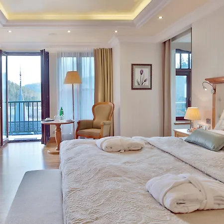 Retro Riverside Wellness Hotel Karlowe Wary