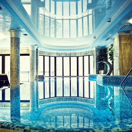 Retro Riverside Wellness Hotel 5*