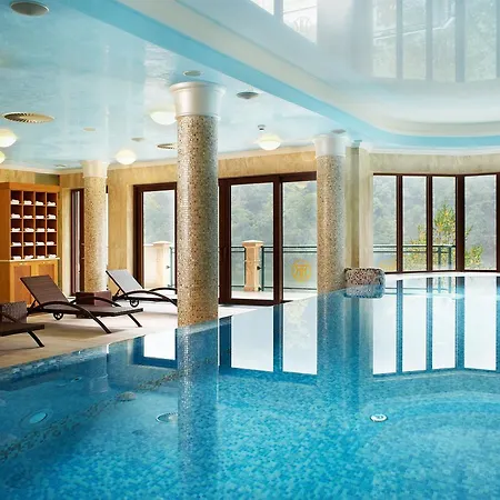 Готель Retro Riverside Wellness 5*